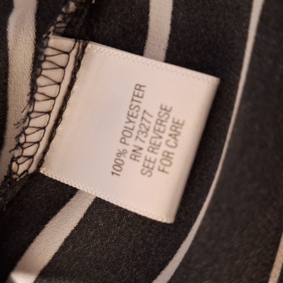 e Apt. 9 Black and White Graphic Boxy Blouse 2X - Picture 4 of 4